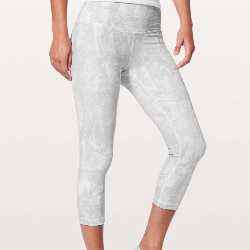 Size 10 - Lululemon Wunder Under Crop (Hi-Rise) *2
